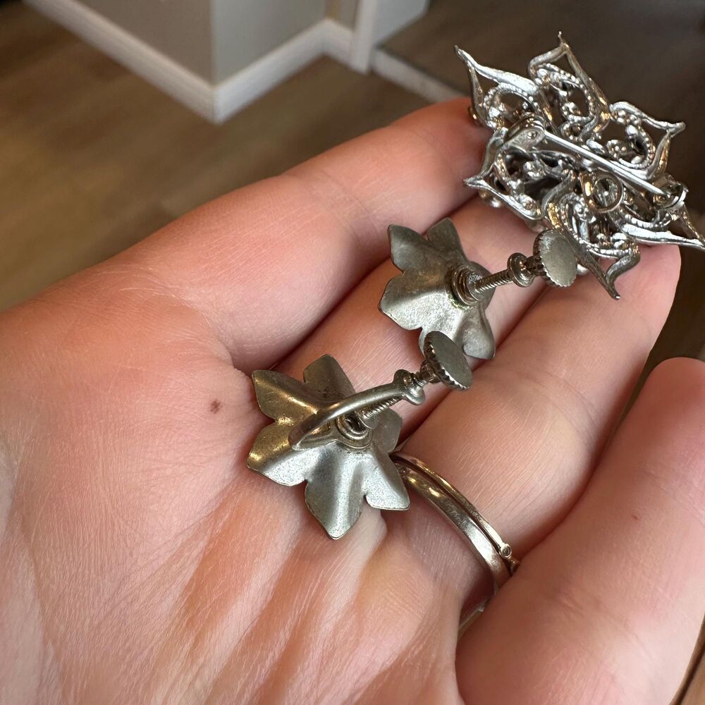 Vintage Jewelry Set Silver Flower Rhinestone Brooch screw back earrings lot Pin - Picture 10 of 10